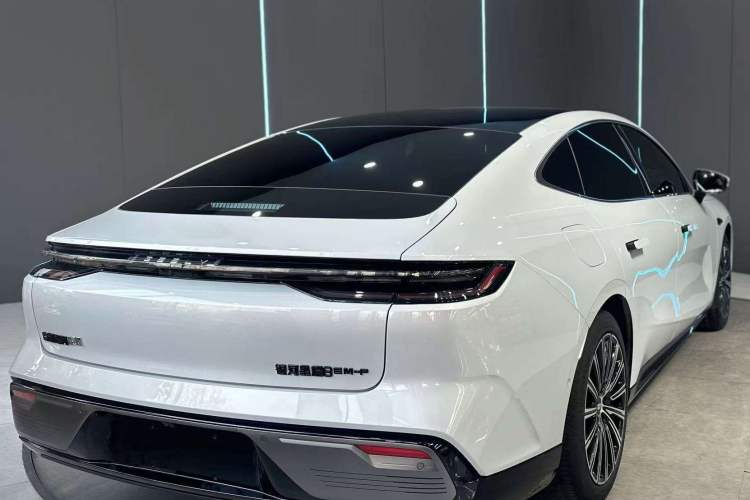 Used Geely Galaxy Galaxy 8 2025 130km EM-P Starship Edition
