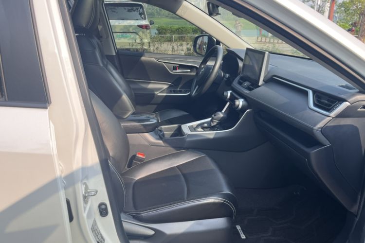 Used Toyota RAV4 2021 2.0L CVT Two-Wheel Drive Fashion Edition Interior 2