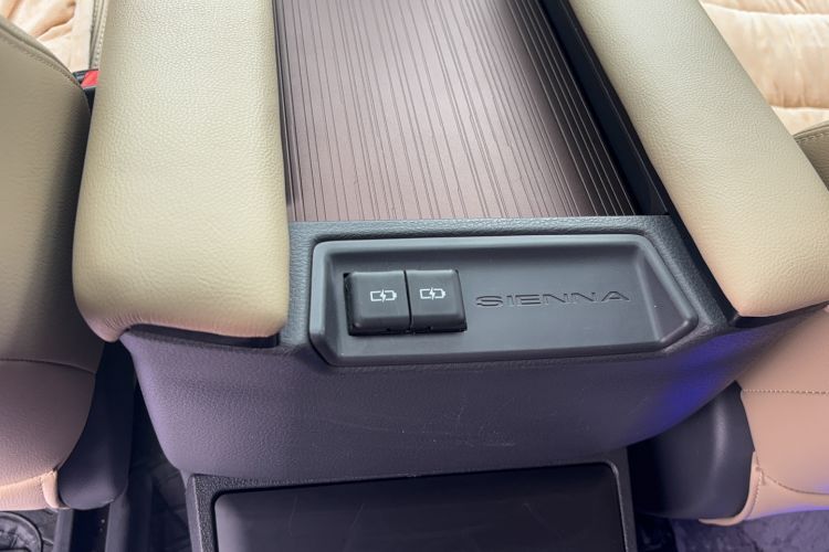 Used Toyota SIENNA 2024 2.5L Hybrid Comfort Edition