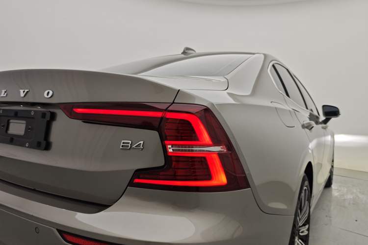 Used Volvo S60 2022 B4 Zhiyuan Luxury Edition