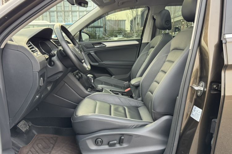 Used Volkswagen Tiguan L 2017 330TSI Automatic Two-Wheel Drive Flagship Edition Interior 4