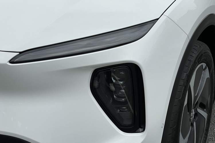 Used Nio ES6 2024 75 kWh Left Front Headlight