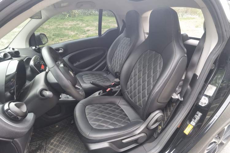 Used smart fortwo 2015 1.0L 52 kW Hardtop Passion Edition Left Front Seat