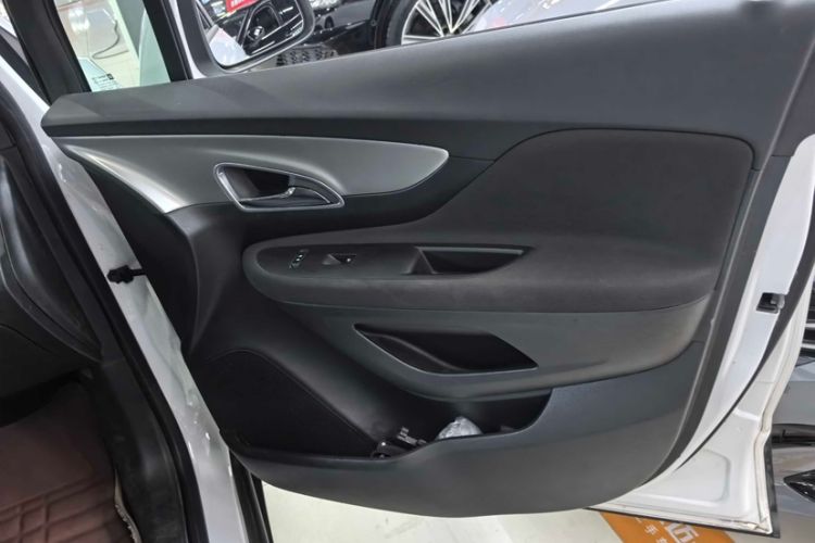 Used Buick Encore 2015 1.4T Automatic Two-Wheel Drive Urban Elite Version Interior 8