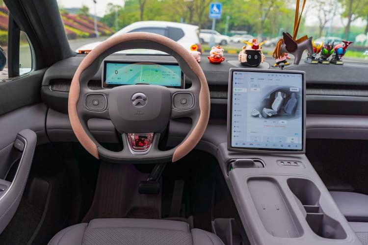 Used Nio EC6 2024 75 kWh Interior 5