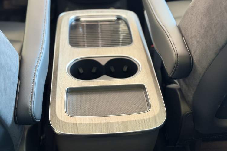 Used Hongqi HQ9 PHEV 2024 2.0T Four-Wheel Drive Business Edition