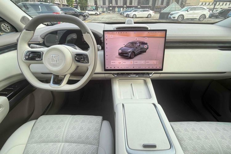 Used Zeekr 7X 2025 100 kWh Long-Range Rear-Wheel Drive with Intelligent Driving Features