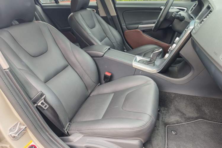 Used Volvo V60 2016 T5 Zhiyi Edition