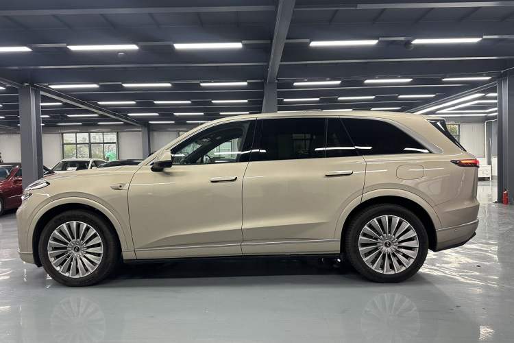 Used ONVO Luxeed L90 2025 Model—Max Six-Seater Version
