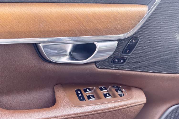 Used Volvo S90 New Energy 2020 T8 e-Drive Hybrid – Zhiyi Luxury Edition Interior 6