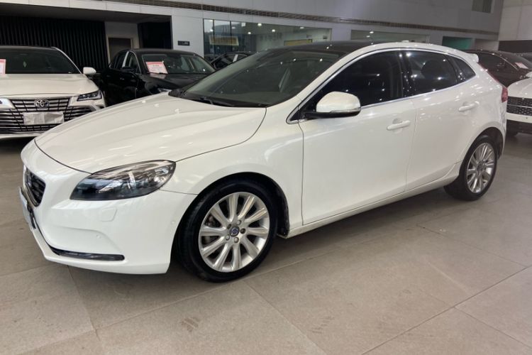 Used Volvo V40 2015 1.6T Zhiya Edition