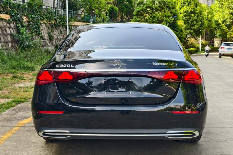 Used Mercedes-Benz E-Class 2025 E 300 L Luxury Model Exterior 4