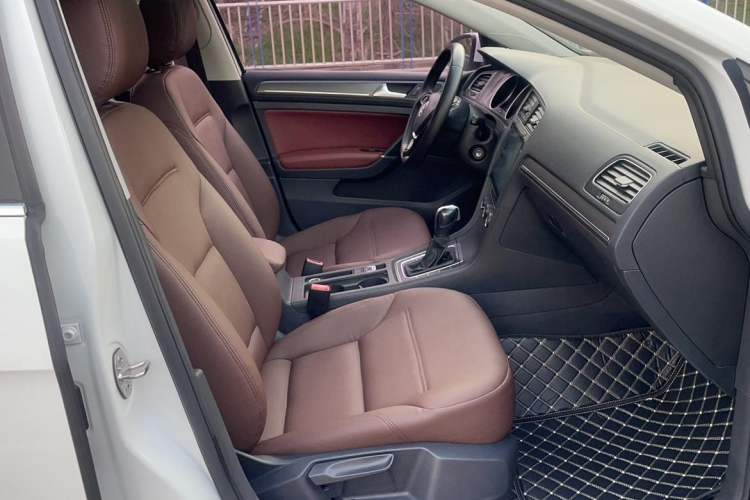 Used Volkswagen Golf 2016 230TSI Automatic Comfort Version
