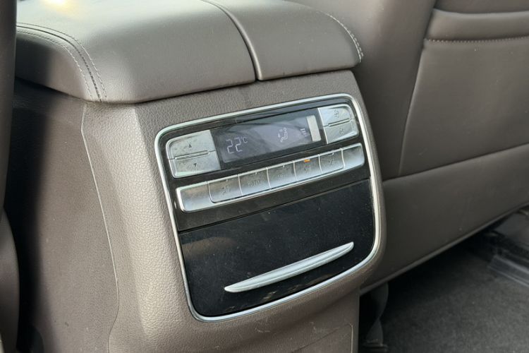 Used Roewe RX8 2019 30T Smart Connectivity Two-Wheel Drive Supreme Flagship Edition