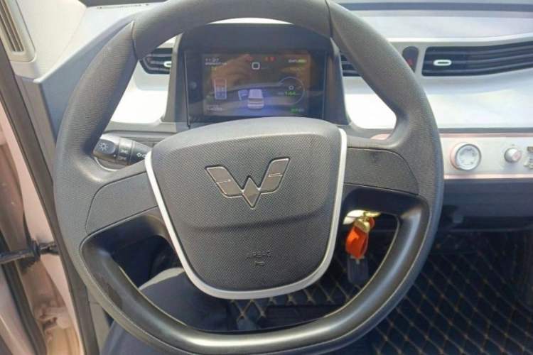 Used Wuling Hongguang MINIEV 2022 Macaron Premium Model – Lithium Ternary Battery Interior 1