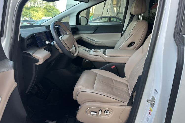 Used XPeng X9 2024 610 Long-Range Pro
