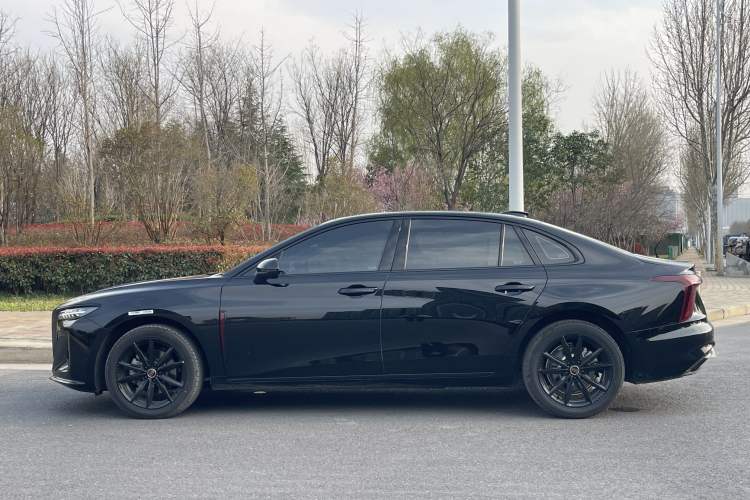 Used Hongqi H5 2025 2.0T Automatic Xuan Ying Edition
