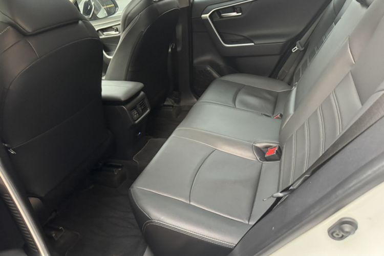 Used Toyota Wildlander 2022 2.0L CVT 4x4 Luxury PLUS Edition
