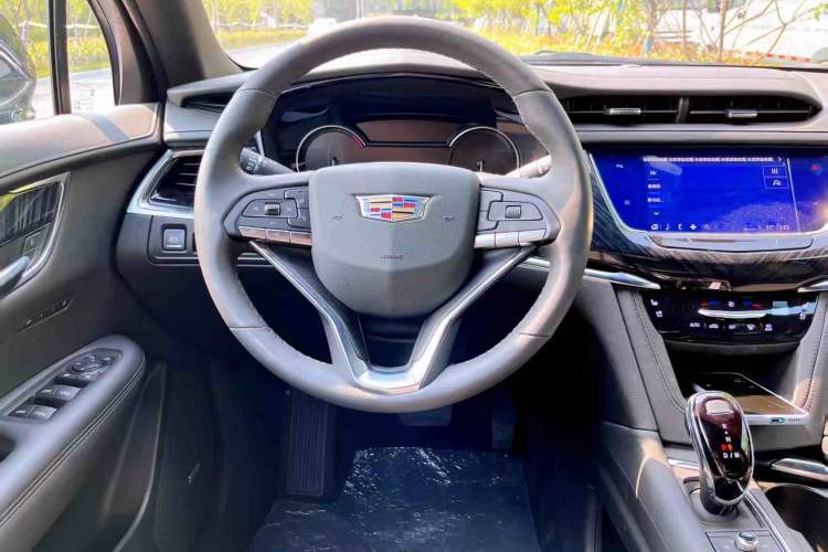 Used Cadillac XT6 2022 2.0T Six-Seater Four-Wheel-Drive Luxury Standard Edition