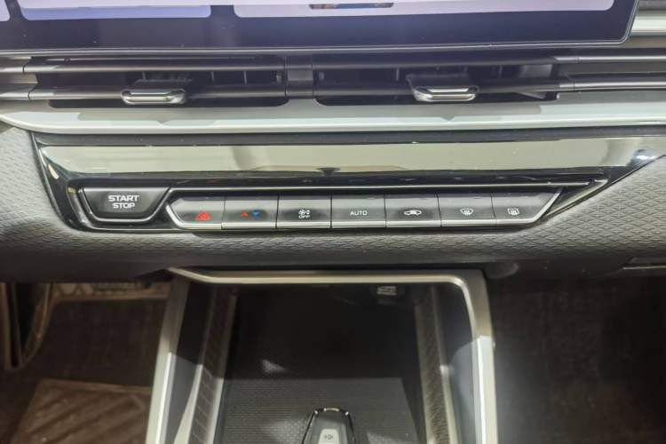 Used Geely Auto Emgrand 2025 4th Generation 1.5L CVT Luxury Version Interior 6