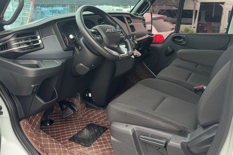 Used JMC Fushun 2023 2.0T Automatic Short-Wheelbase Mid-Height Commercial Multi-Purpose Passenger Vehicle 5 Seats