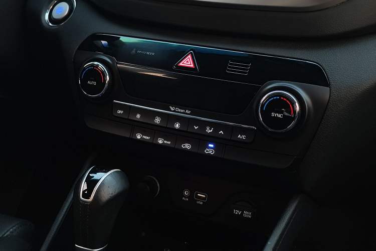 Used Hyundai Tucson 2015 1.6T Dual-Clutch Two-Wheel-Drive Smart Model Interior 6