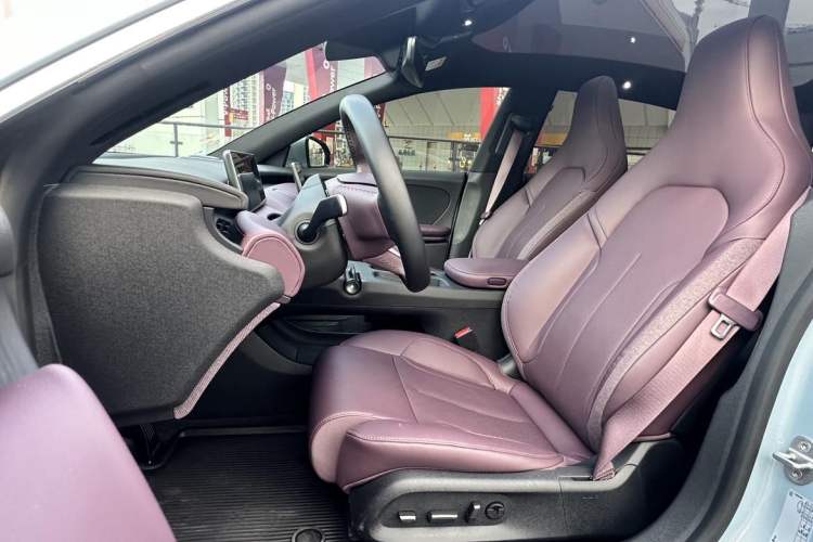 Used Nio ET5 2024 75 kWh Interior 4