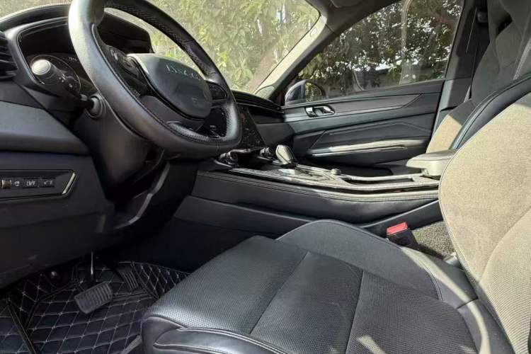 Used Lynk & Co 01 EM-P 2021 1.5TD PHEV Halo Interior 3