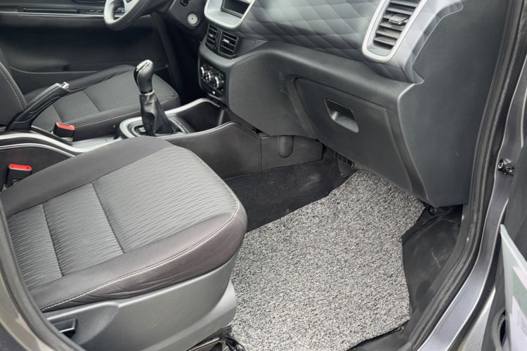 Used Jinbei Gold Hiace M Classic 2024 1.5L Engineering Lion Passenger Vehicle 5 Seats Right Front Seat