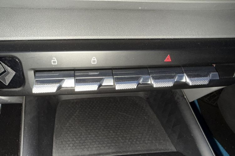 Used Baojun RC-5 2020 RC-5W 1.5L Manual Zhizhao Elite Edition
