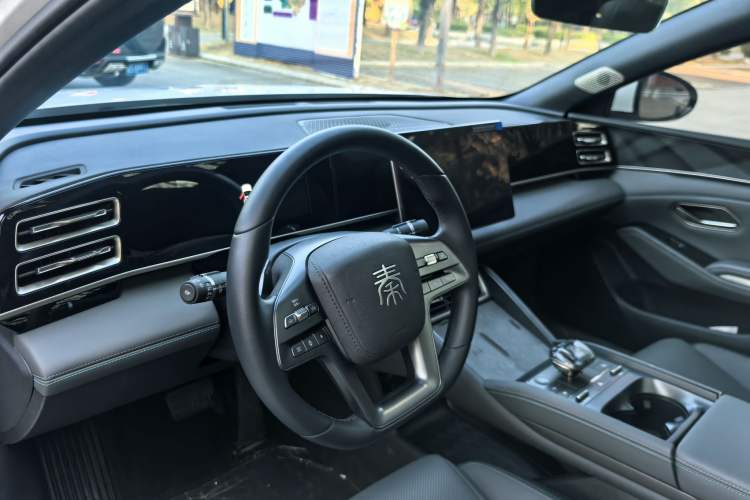 Used BYD Qin L 2025 DM-i Smart Drive 80KM Superior Model