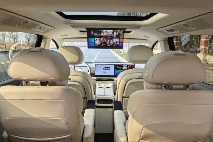 Used VOYAH Dream 2025 EV Four-Wheel Drive Prestige Kunpeng Edition