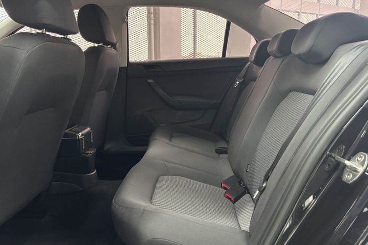 Used Volkswagen Santana 2016 1.6L Automatic Fashion Edition Interior 2