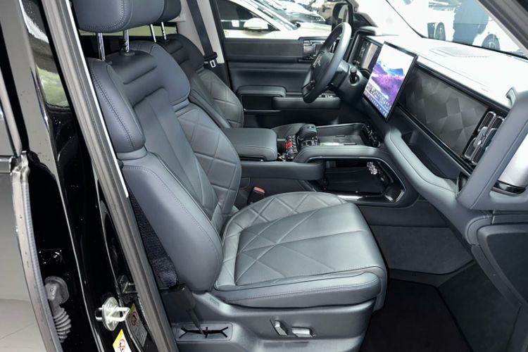 Used Formula Leopard Leopard 5 2023 Explore Edition
