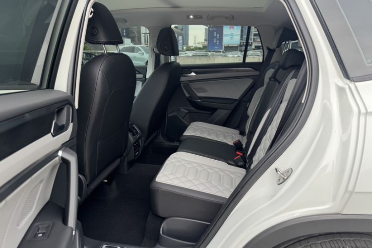 Used Volkswagen Tayron 2024 330TSI Two-Wheel Drive Luxury Plus Advanced Version Interior 1