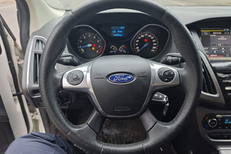 Used Ford Focus 2012 Hatchback 1.6L Manual Fashion Edition
