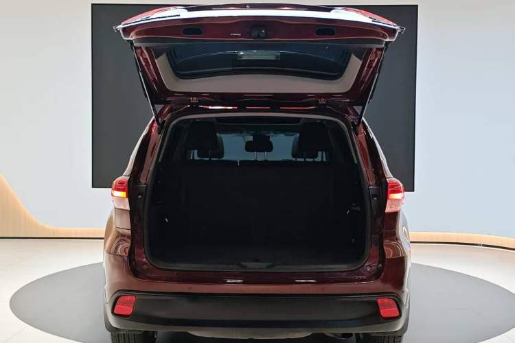 Used Toyota Highlander 2018 2.0T Two-Wheel-Drive Luxury Edition 7 Seats Emission Standard China V
