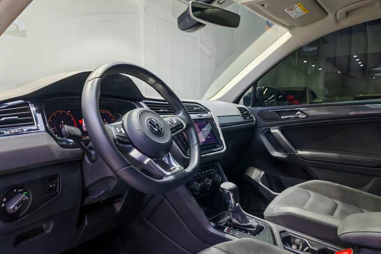 Used Volkswagen Tiguan L 2021 330TSI Automatic Two-Wheel Drive R-Line Flagship Edition
