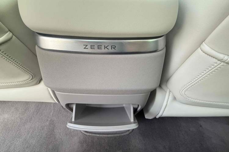 Used Zeekr 7X 2025 100 kWh Long-Range Rear-Wheel Drive with Intelligent Driving Features