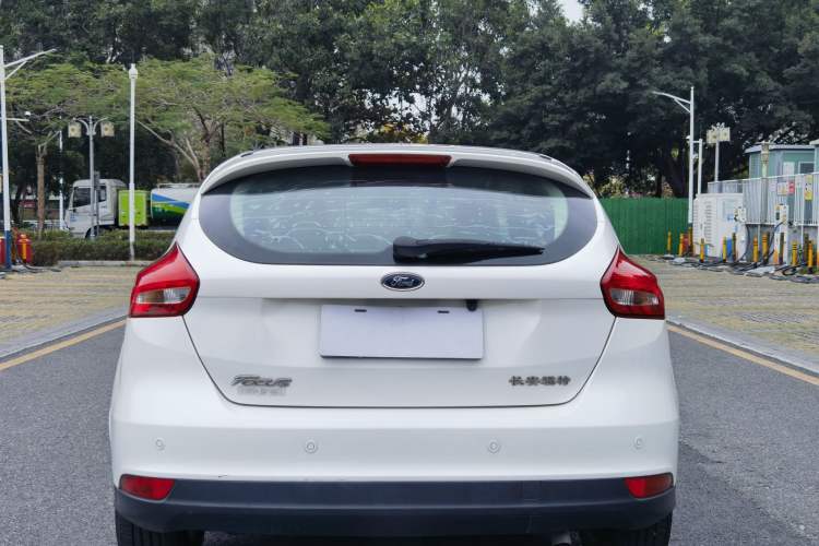 Used Ford Focus 2015 Hatchback 1.6L Automatic Fashion Edition Exterior 8