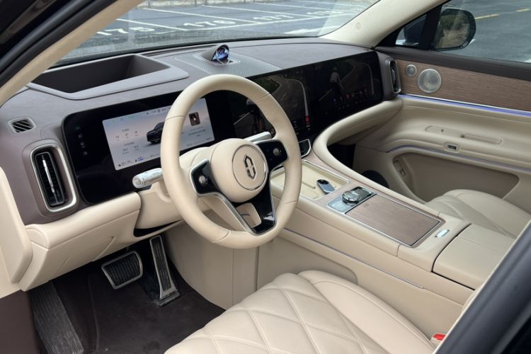 Used Hima AITO M9 2025 Extended-Range Ultra Version 52 kWh 6-Seater
