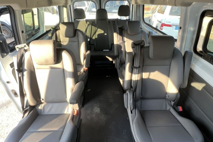 Used Ford Transit 2019 2.0T Gasoline Automatic Business & Travel Version Mid-Drive Mid-Roof 9-Seater China VI Standard
