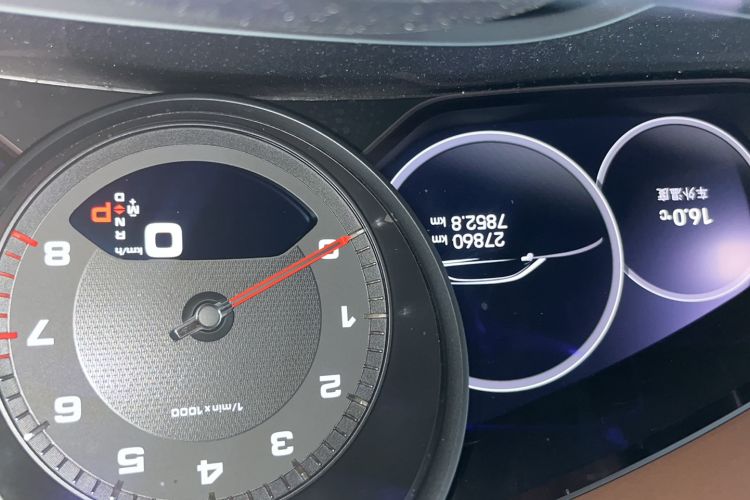 Used Porsche Cayenne 2023 Cayenne 3.0T Odometer Close Up