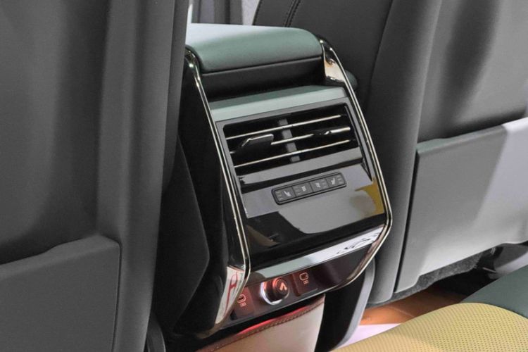 Used Land Rover Range Sport 2024 400PS Dynamic SE Interior 6