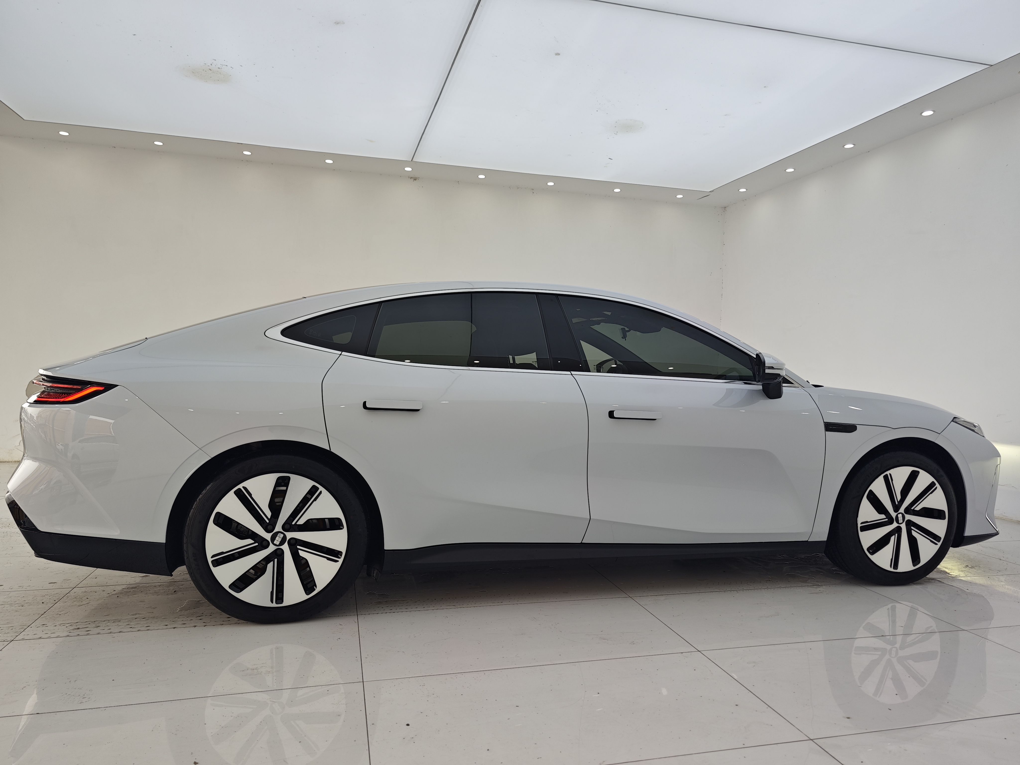 Geely Galaxy E8 2024 550 km Range Rear-Drive MAX — снимка 20