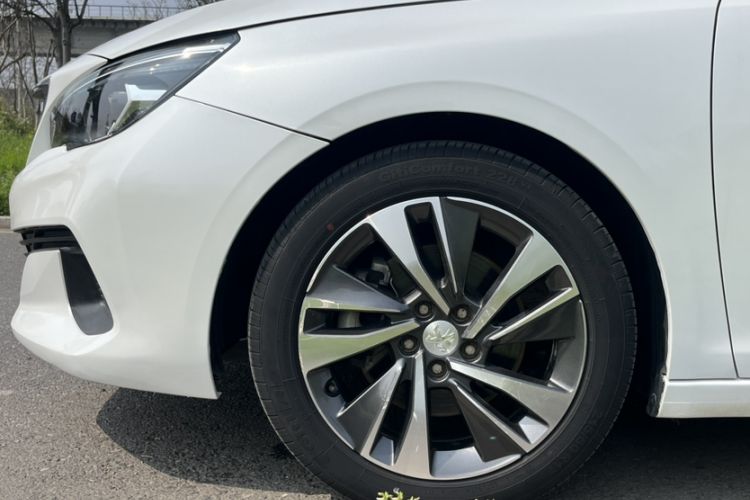 Used Peugeot 408 2019 360THP Automatic Luxury Edition China VI Standard Interior 3