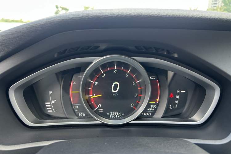 Used Volvo V40 2017 T3 Zhiyi Edition
