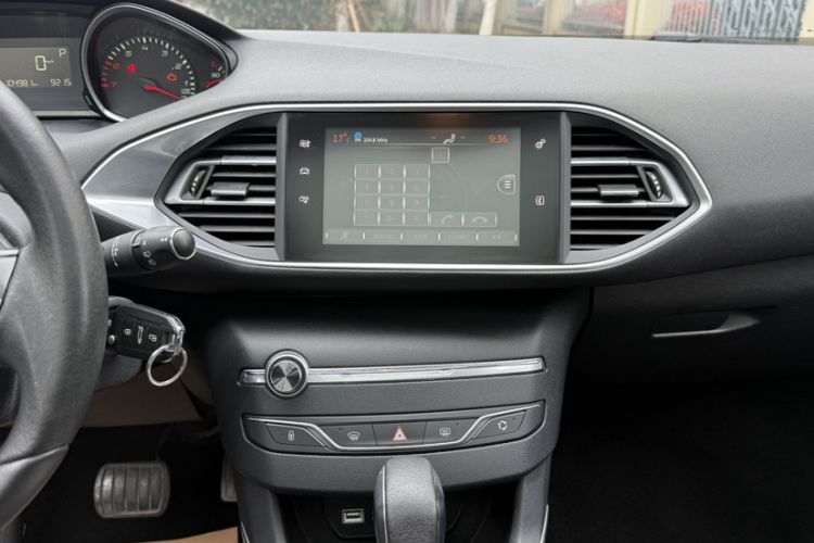 Used Peugeot 308S 2015 1.6T Automatic Jingchi Edition Audio And AC Panel