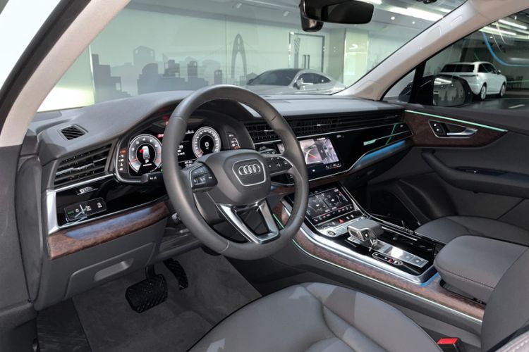 Used Audi Q7 2021 55 TFSI quattro S line Sport model
