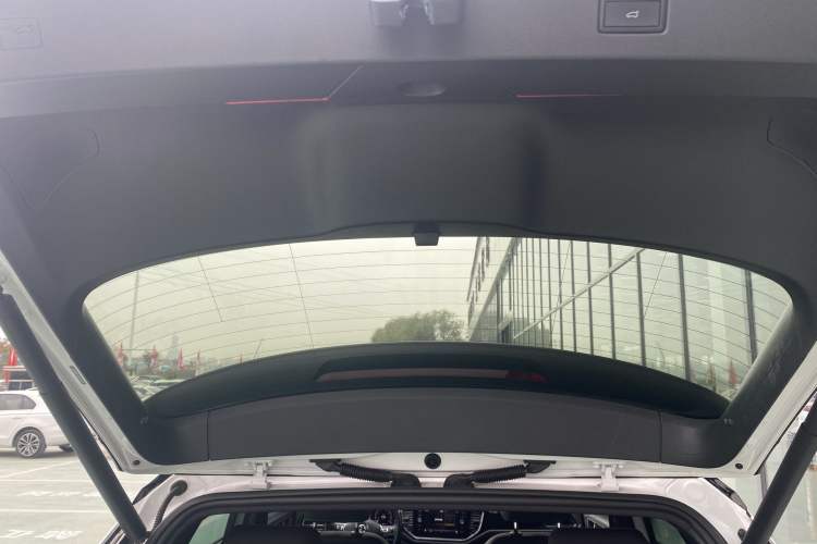 Used Volkswagen T-ROC 2018 280TSI DSG Four-Wheel Drive Luxury Version China V Emission Standard
